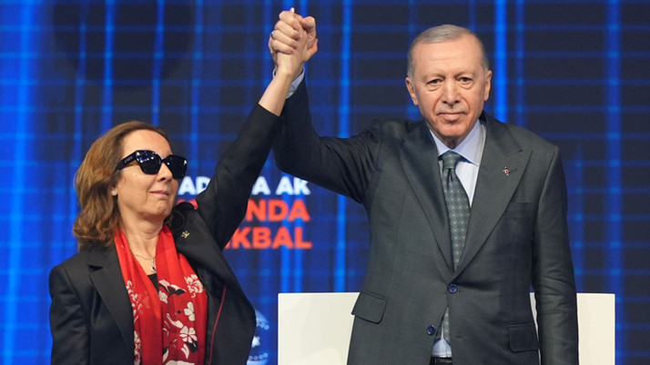 AK Parti'ye geçen Serap Yazıcı'dan Özgür Özel'in iddialarına yanıt