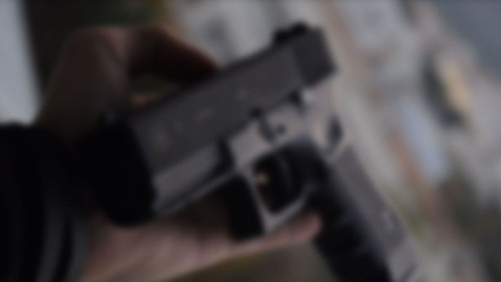 Dehşet! Anne ve babasını silahla öldürdü