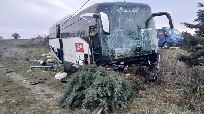 Çanakkale'de tur otobüsü kaza. yaptı: Yaralılar var