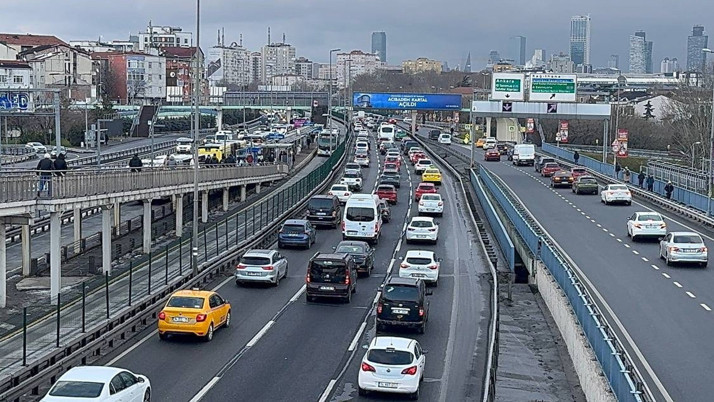 İstanbul'da haftanın ilk iş gününde trafik yoğunluğu