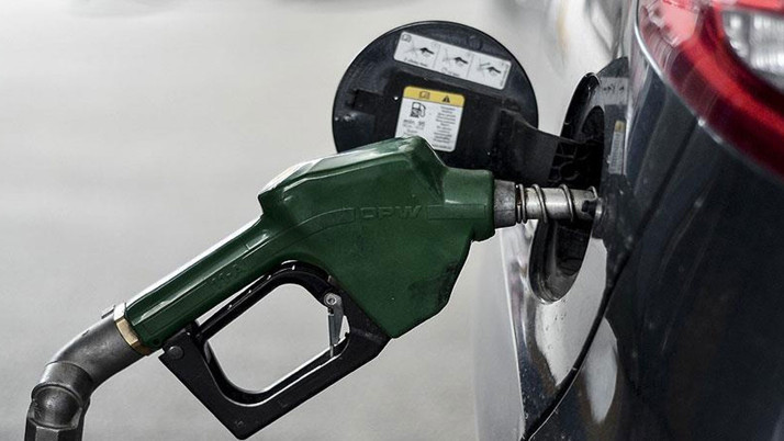 Akaryakıta bir indirim daha geliyor! Tabela değişiyor, depoları doldurmak için bekleyin