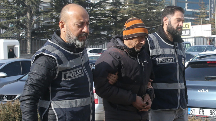 Beyin cerrahını bıçaklayan hastanın savunması: Bana yapay zeka yerleştirdi