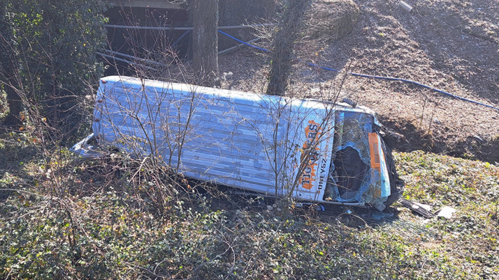 Ordu'da otomobilin servis minibüsüne çarptığı kazada 6'sı çocuk 8 kişi yaralandı