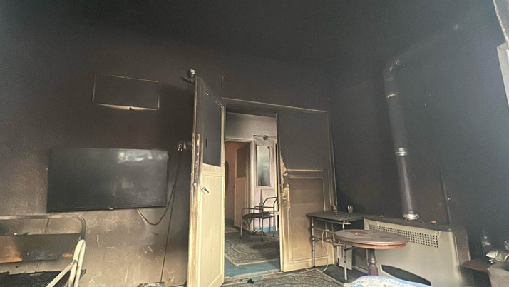 Bağcılar'da 4 katlı binanın giriş katında yangın: 1 kişi hayatı kaybetti