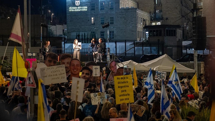 İsrailli esir yakınları, Gazze'ye yönelik saldırıların bir an önce durdurulmasını talep etti