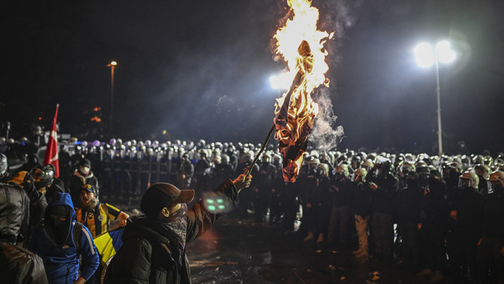İzinsiz gösterilerde çıkan olaylarda tutuklanan 7 gazeteci tahliye edildi