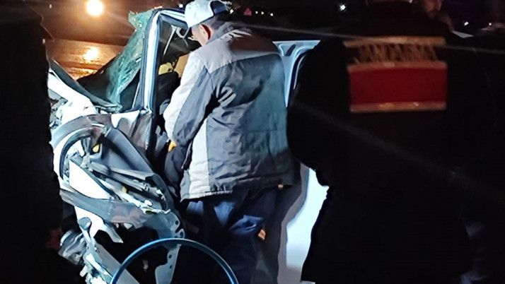 Afyonkarahisar'da iki otomobil çarpıştı: 2 ölü 4 yaralı