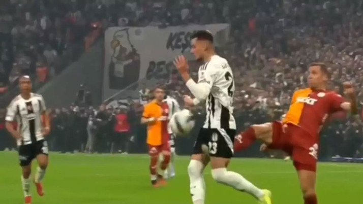 Galatasaray maçın 36. dakikasında 10 kişi kaldı