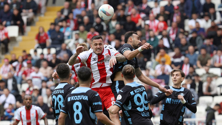 Sivasspor Adana Demirspor'a gol olup yağdı