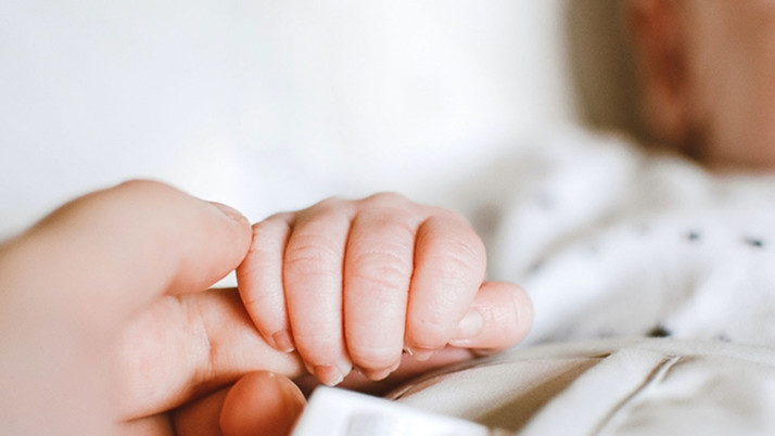 Yüksek ateş şikayetiyle tedavi gördü! Eve getirilen 2 aylık bebek hayatını kaybetti