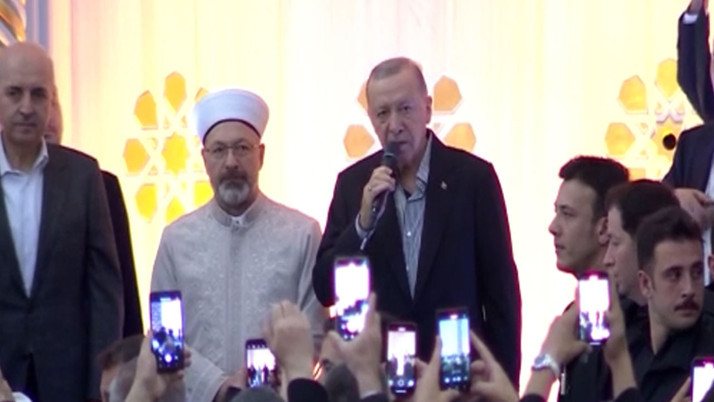 Cumhurbaşkanı Erdoğan bayram namazını Büyük Çamlıca Camisi'nde kıldı
