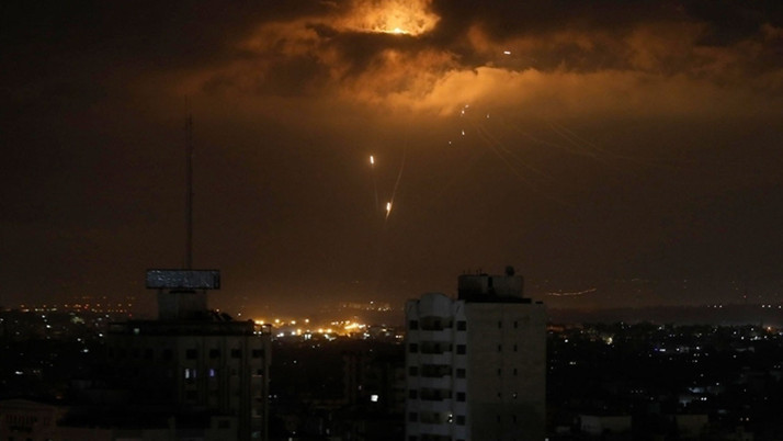 İsrailliler sığınaklara kaçtı Yemen'den atılan balistik füzeler Kudüs'ün batısına düştü