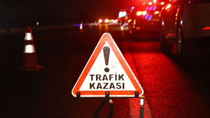 Çanakkale'de iki otomobil çarpıştı, 3 kişi öldü, 1 kişi yaralandı