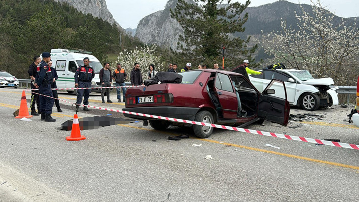 Kastamonu'da trafik kazasında 3 kişi öldü, 4 kişi yaralandı