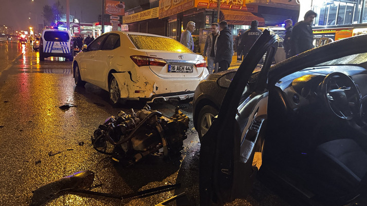 Bursa'da kazaya müdahale eden polise kamyonet çarptı