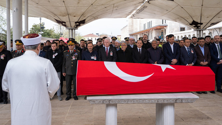 Şehit bekçi Uğur Gölçek son yolculuğuna uğurlandı! Babanın acısı yüzünden okundu