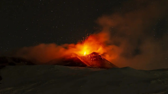 Etna Yanardağı yeniden harekete geçti
