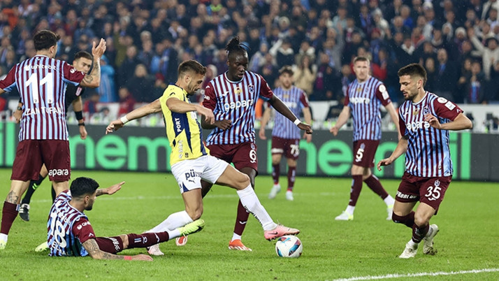 Fenerbahçe, Trabzonspor'u konuk edecek! Mourinho cezalı, 4 futbolcu kart sınırında