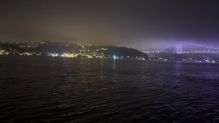 İstanbul Boğazı'nda yoğun sis: Gemi trafiği durduruldu
