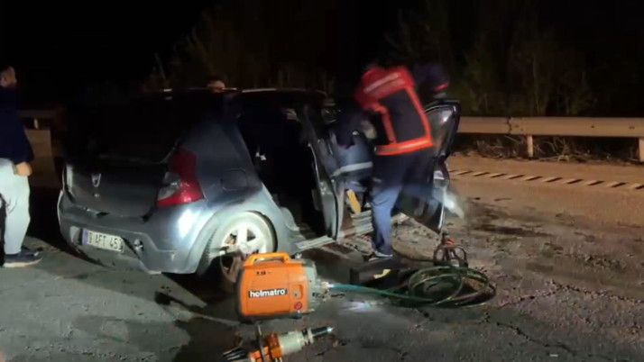 Çorum'da feci kaza: Otomobil tıra çarptı, sürücü kurtarılamadı