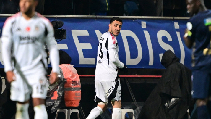 Beşiktaş'ta şok sakatlık! Oyuna devam edemedi