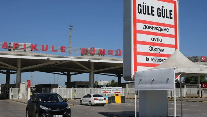 Tatil boyunca Edirne sınır kapılarından 404 bin 680 yolcu geçti