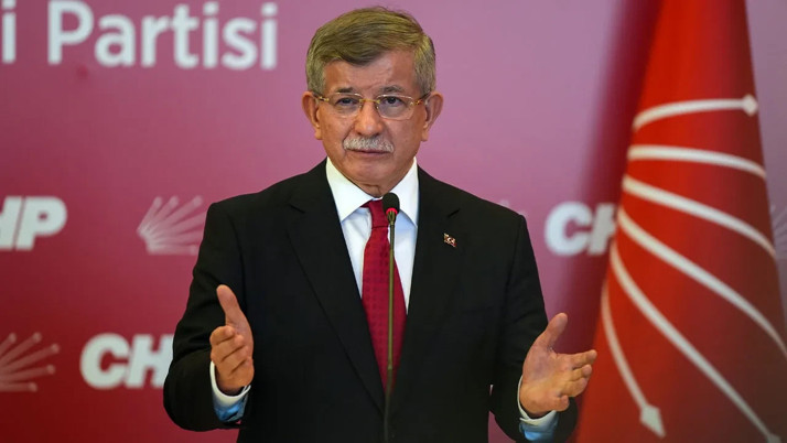 Ahmet Davutoğlu'nun sarı saçları sosyal medyanın diline düştü! Jet açıklama geldi