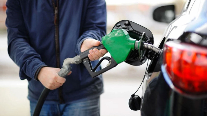 Motorinin litre fiyatında süper indirim geldi benzin için tarih belli oldu