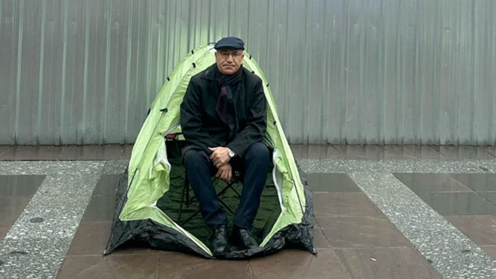 Mahmut Tanal geceyi Adalet Bakanlığı önünde geçirdi