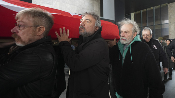 Oyuncu Ahmet Levendoğlu toprağa verildi vasiyeti çok konuşuldu