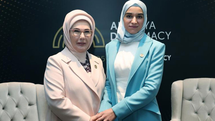 Emine Erdoğan, Suriye Cumhurbaşkanının eşi Latife El Durubi ile görüştü