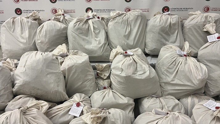 Bulgaristan'dan gelen tırdan çıkanlar şaşırttı! Sürücü gözaltında