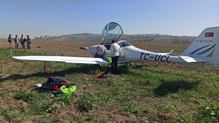 Bursa'da eğitim uçağı tarlaya zorunlu iniş yaptı