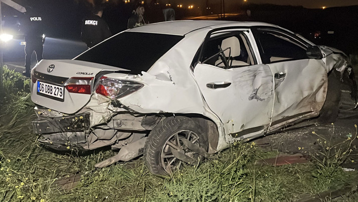 Diyarbakır'da otomobil şarampole devrildi: 1 kişi ölü 3 yaralı