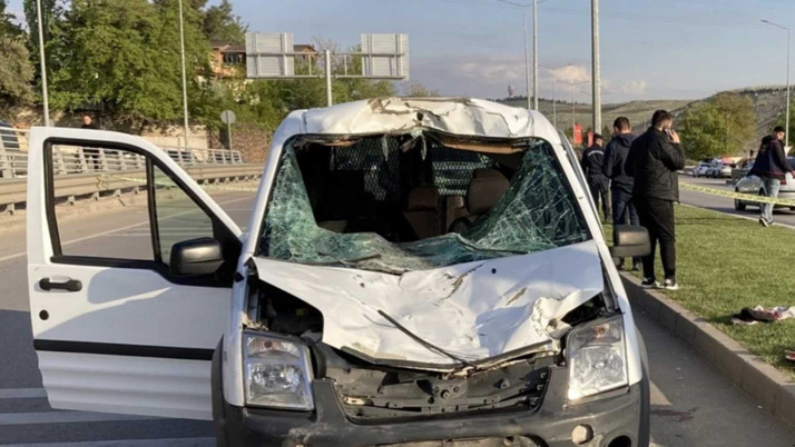 Gaziantep’te sivil polis aracı ata çarptı: 2 polis yaralandı