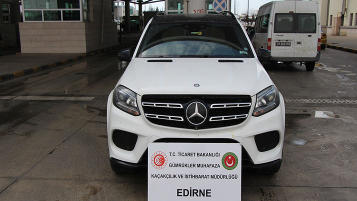 Sahte emeklilik belgesiyle Türkiye'ye sokulmak istenen lüks araçlar yakalandı