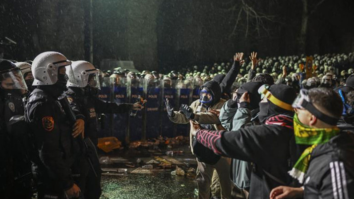 İstanbul'da izinsiz gösterilere katılan 99 sanık hakim karşısına çıktı