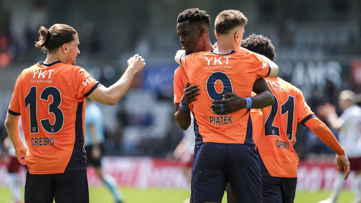 Başakşehir Gaziantep'i yenerek galibiyet serisini 4 maça çıkardı! Kırmızı kartlar havada uçuştu