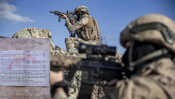 Mehmetçik'ten terör örgütüne 'mağaralardan çıkın' çağrısı!