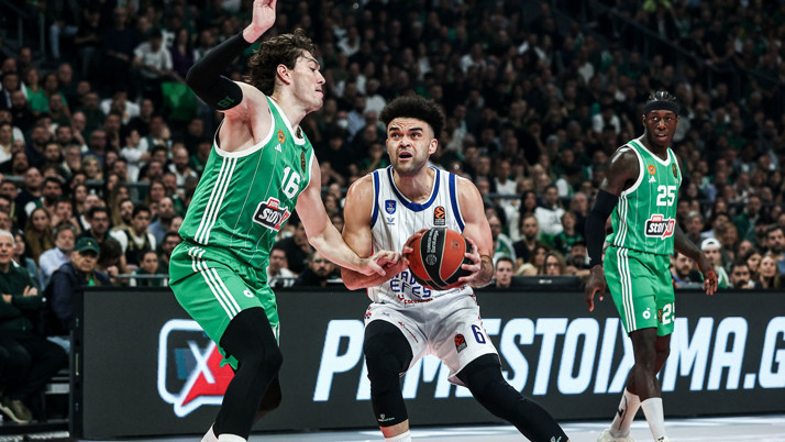 Anadolu Efes Panathinaikos'a son çeyrekte teslim oldu