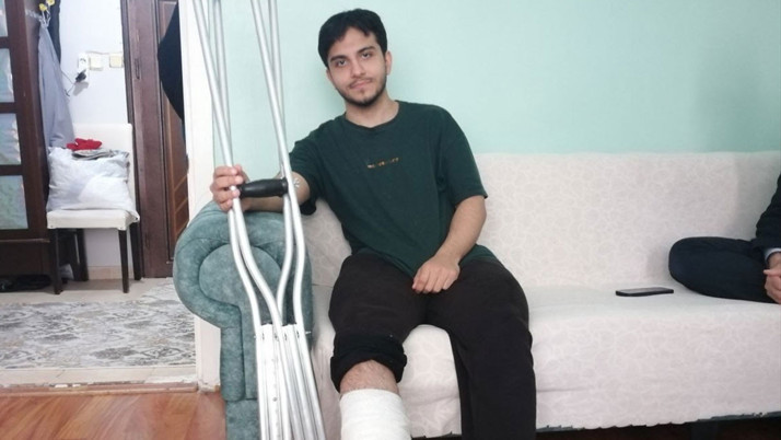 Deprem sırasında evin penceresinden atlayan genç konuştu