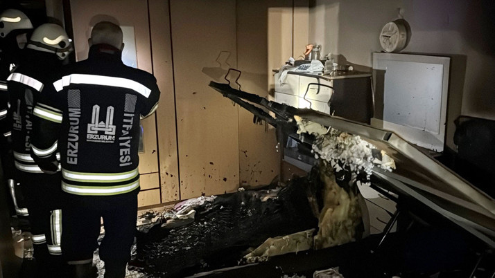 Erzurum'da boşanma aşamasındaki eşiyle tartıştı evi ateşe verdi