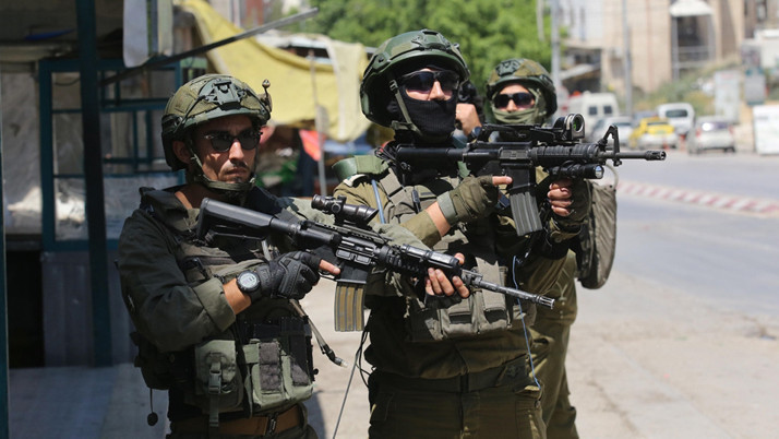 İsrail ordusu, Batı Şeria'da 13 Filistinliyi gözaltına aldı