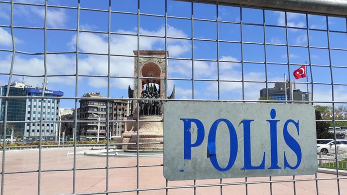 Taksim Meydanı'na 1 Mayıs hazırlıkları kapsamında demir bariyerler getirildi!