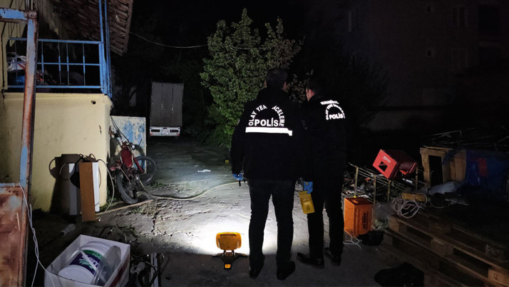 Çorum'da bir kişi evinin bahçesinde 3 kişinin silahlı saldırısına uğradı