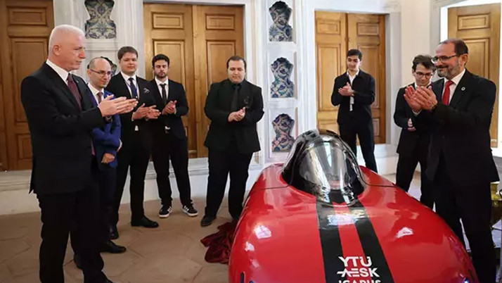 Vali Gül, elektrikli yarış aracı ICARUS'un tanıtım törenine katıldı