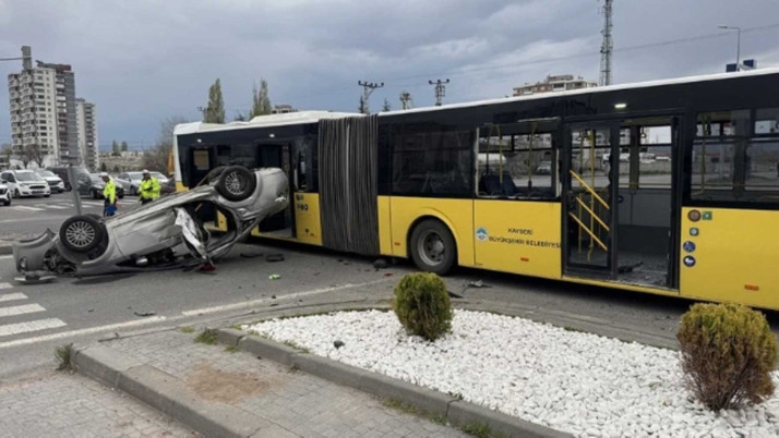 Kayseri'de otobüs ile otomobil çarpıştı: 9 yaralı