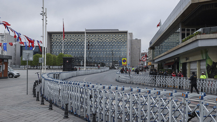 Taksim'de 1 Mayıs öncesi güvenlik önlemleri alındı
