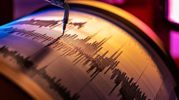 Ege Denizi'nde 4 büyüklüğünde deprem oldu! AFAD son depremi duyurdu