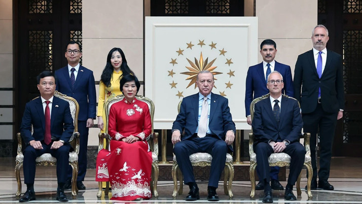 Büyükelçilerden Cumhurbaşkanı Erdoğan'a güven mektubu